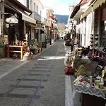 Apartman Rest On The Pedestrian Street Kalávrita