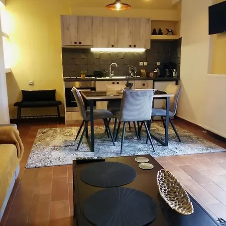 Apartment Rest On The Pedestrian Street Kalavryta