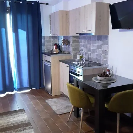 Rest On The Pedestrian Street كالافريتا