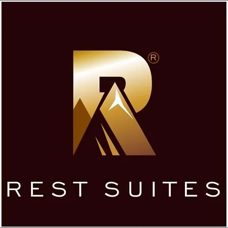 Rest On The Pedestrian Street * كالافريتا