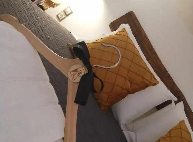 Rest On The Pedestrian Street * カラブリタ