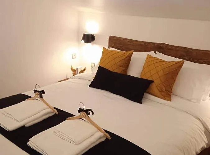 Rest On The Pedestrian Street カラブリタ