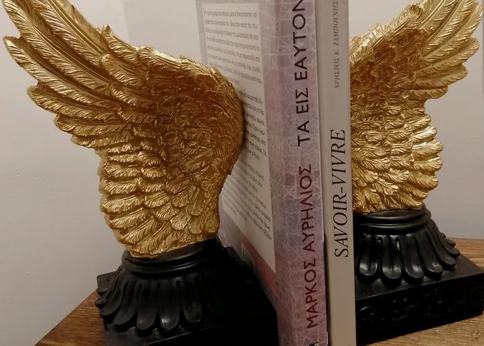 Rest On The Pedestrian Street 칼라브리타