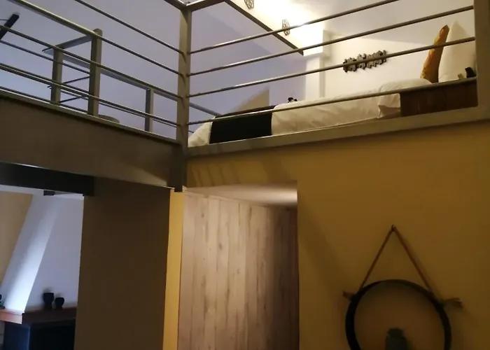 Rest On The Pedestrian Street * カラブリタ