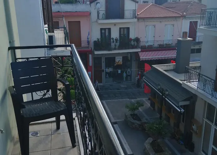 Rest On The Pedestrian Street * קלבריטה